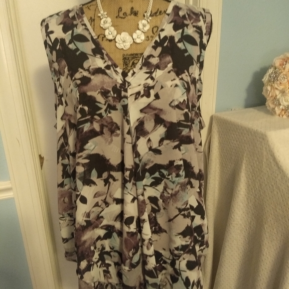 Vera Wang Tops - Vera Wang Top NWT